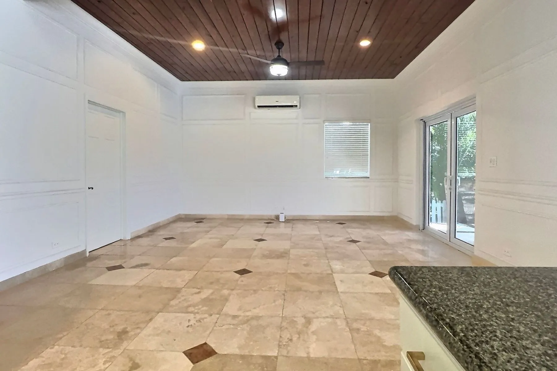 Spacious living room